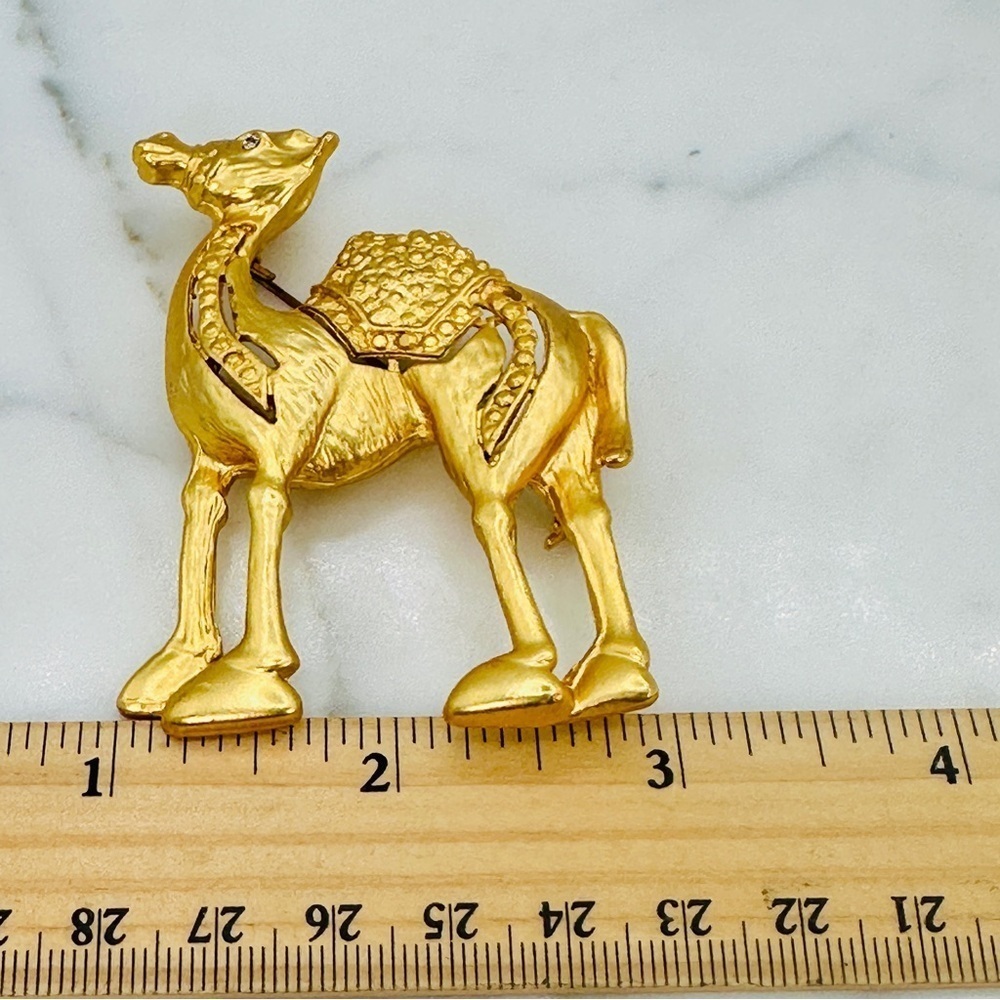 Vintage Large Camel Brooch Pin Matte Brushed Gold Tone Intricate Rhinestone Eye - Picture 9 of 9